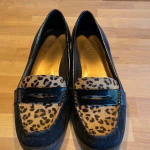 AK Anne Klein leopard loafers. Like new condition. Super cute!